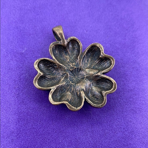 💛 Copper Flower Pendant Necklace - Picture 2 of 5